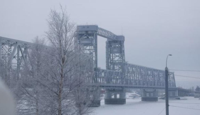 Дорожники приступят к ямочному ремонту на архангельском мосту сегодня ночью