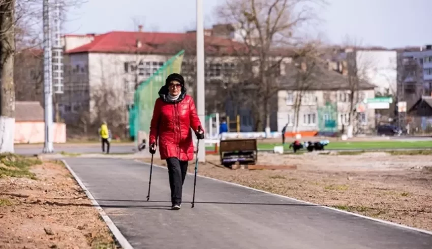 В Архангельске открылась школа северной ходьбы для всех желающих