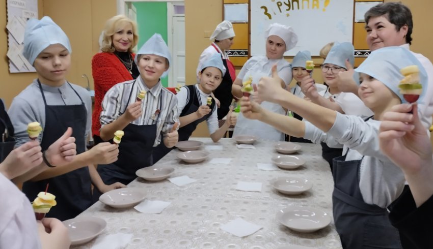 В Шенкурске школьники поздравили студентов с Днём студенчества 