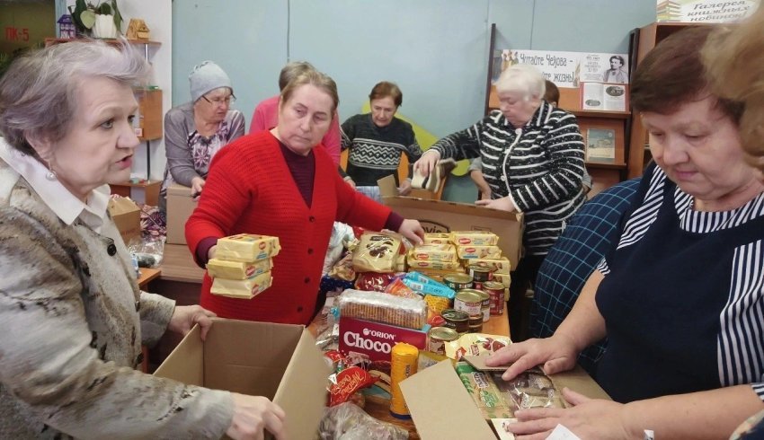 Подарки, сувениры, одеяла: жители Верхнетоемского округа подготовили новую партию посылок для участников СВО