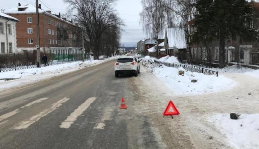 В Вельске на пешеходном переходе сбили женщину