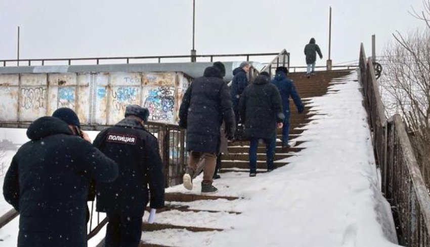 На «сульфатскую» пешеходную переправу в Архангельске нагрянули контролеры 