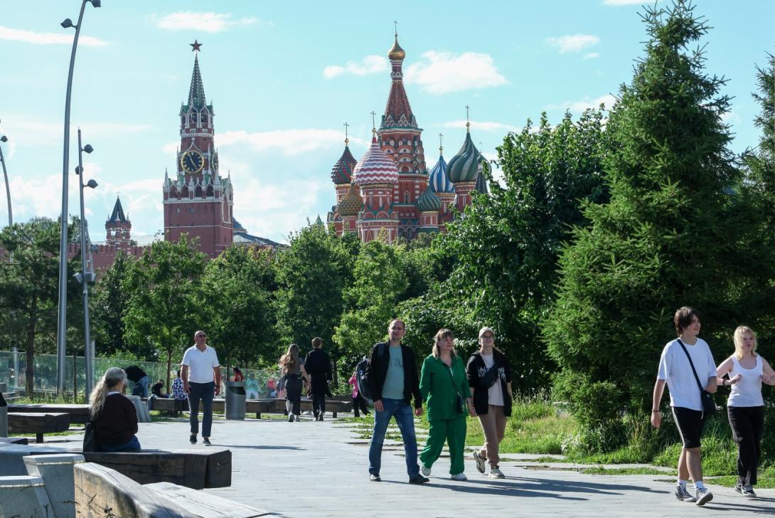 В праздничный календарь внесли изменения: россиянам дали три дополнительных выходных подряд в июне