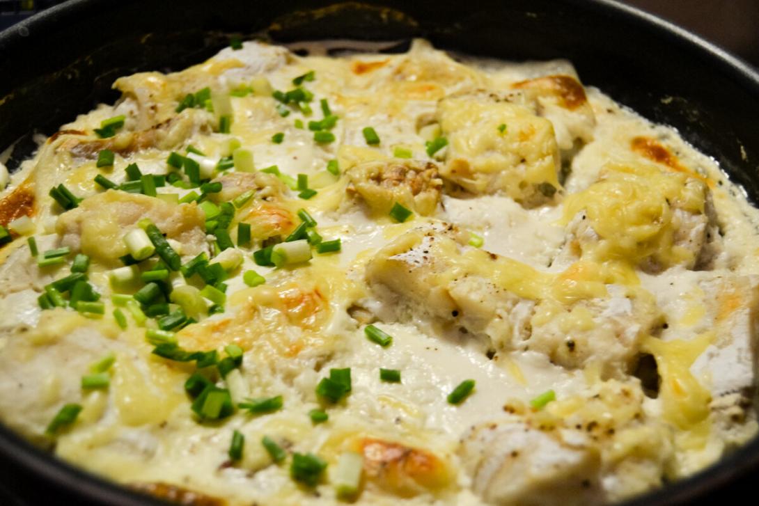 Ложку горчицы к сыру — минтай под этим соусом станет вкуснее красной рыбы: рецепт ресторанных поваров