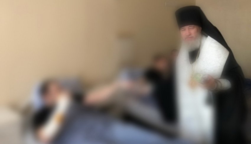 Епископ Плесецкий Александр поздравил с Рождеством Христовым пациентов госпиталя в Мирном 