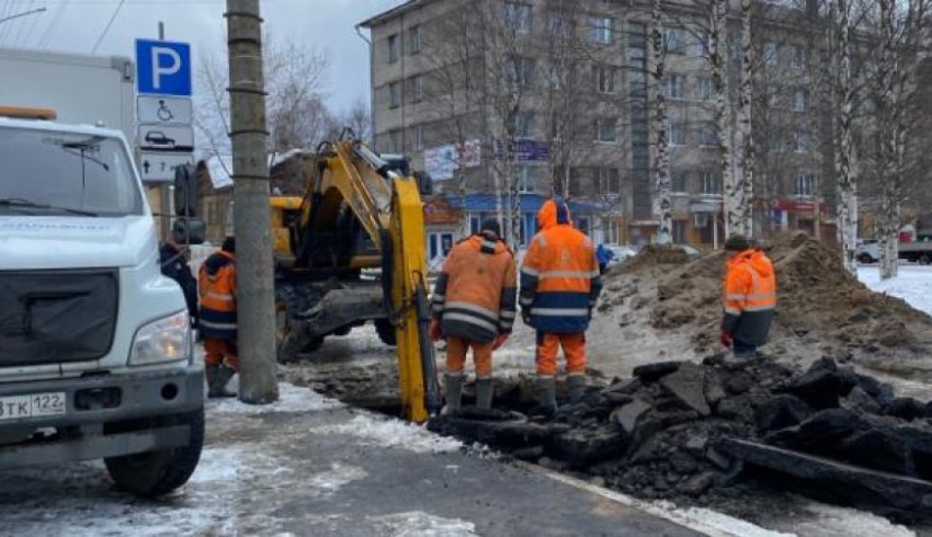 В Архангельске перекрыли сразу несколько улиц: сейчас там идут раскопки