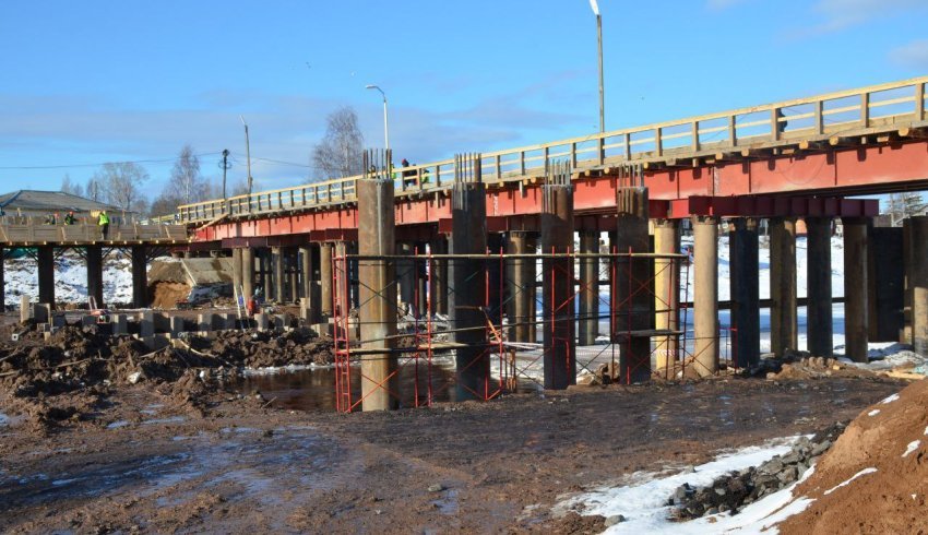 В Онежском районе продолжаются масштабные работы по капитальному ремонту моста через реку Вонгуду