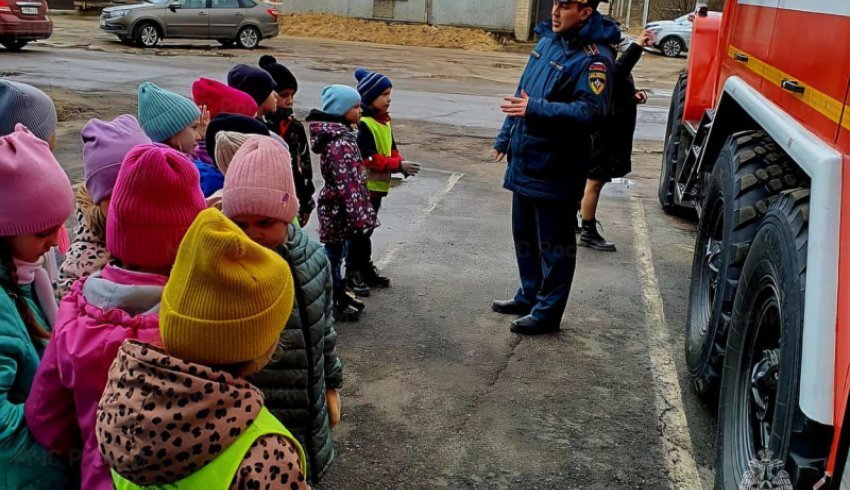 В 15 пожарно-спасательной части МЧС России прошла экскурсия для ребят из детского сада