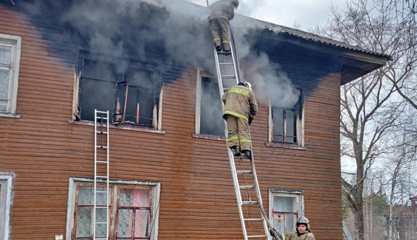 18 апреля произошёл пожар в многоквартирном доме на улице Ленина в Шенкурске