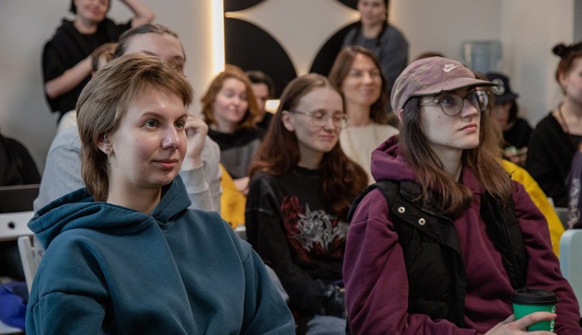 В Архангельске началась работа семидневной междисциплинарной лаборатории поддержки молодого искусства «Выход в город».