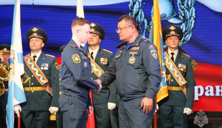 В честь празднования Дня пожарной охраны России вручили медали и награды
