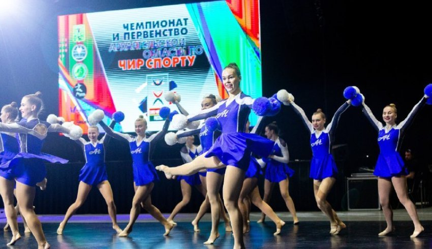 Архангельские любители чир спорта показали красоту грации на чемпионате Поморья 