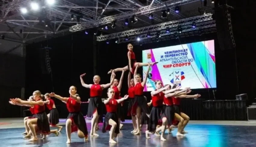 В Архангельске 400 спортсменок собрались на соревнования по чирлидингу