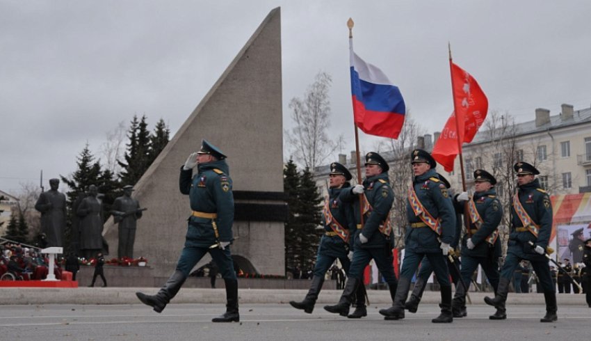 В Архангельске прошёл торжественный парад в честь Дня Победы.
